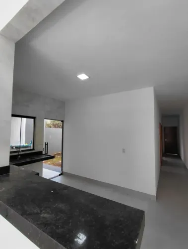 VENDO CASA EM GOIANIRA SEM ENTRADA 3/4 COM SUITE NO CENTRO