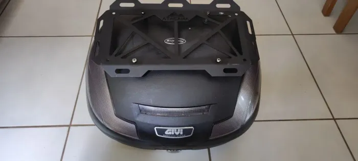 BAÚ GIVI 47 LITROS COM GRELHA BAGAGEIRO 