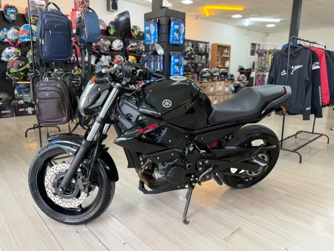 Yamaha XJ6 N 2011