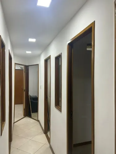 Alugo ótima Sala Comercial/Escritório na Rua Buenos Aires entre as Ruas 1º Março e Quitand