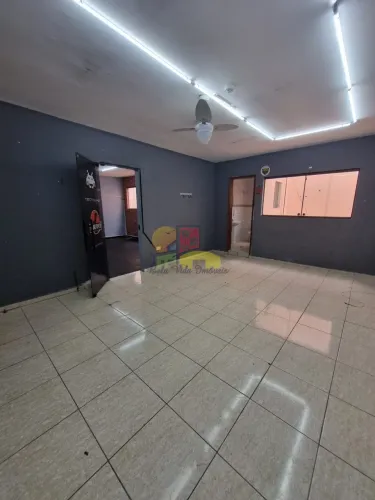 SALAS COMERCIAIS P/ LOCAÇÃO B.STA MARIA - SCS