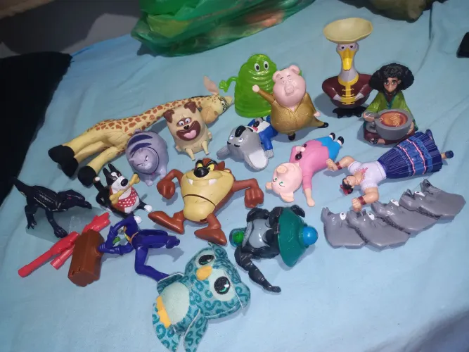 Lote de brinquedos diversos do mcdonald's
