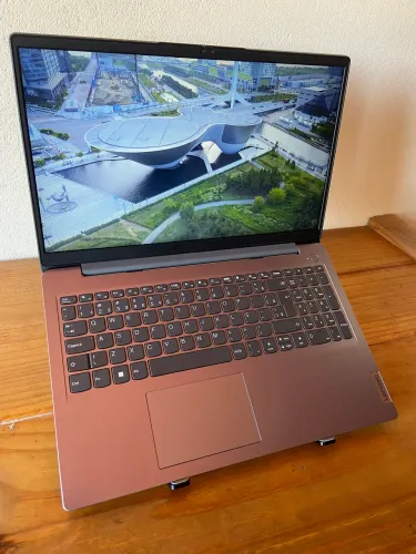 Notebook Lenovo i3 11ª Geração / UHD Graphics / 8GB RAM / 256GB SSD / Tela 15.6? FullHD