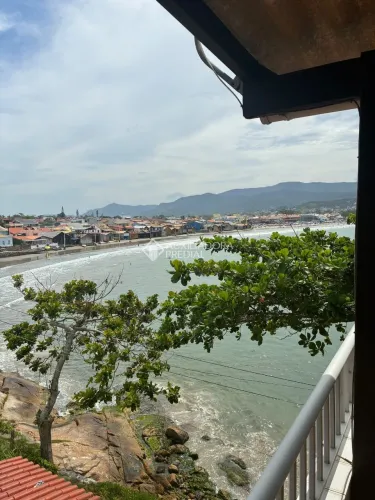 Casa Pé na Água na Vigia com Acesso Direto ao Mar em Garopaba