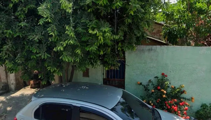 Terreno com 2 casas antigas