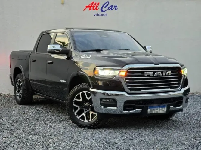 Ram 1500 Laram. Night ED. Bi-TB 3.0 4X4 Aut. 2025
