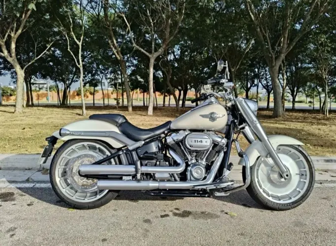 Fat Boy branca perolizado impecável
