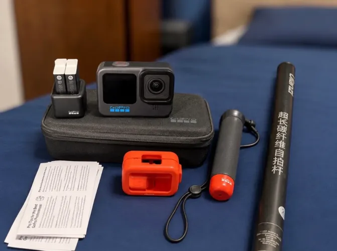 Go pro hero 11 + case + carregador + 3 baterias + stick flutuador + case flutuadora