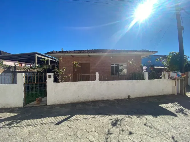 Casa com quatro dormitorios Sul da Ilha-Floripa.