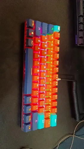 Teclado mecânico 60% switch vermelho (OPORTUNIDADE!!!)