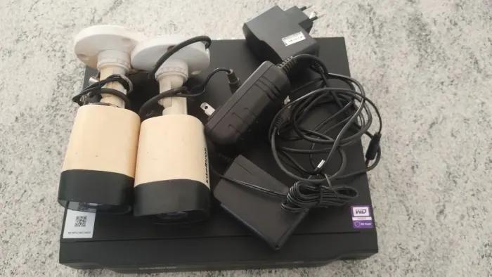 Kit DVR e câmeras Intelbras