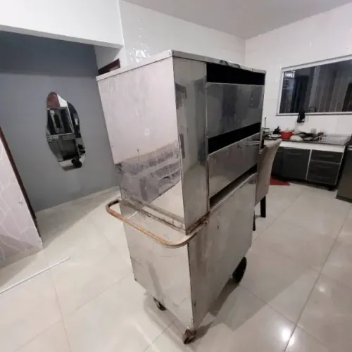 Carrinho de churrasco grego e kebabi usado tem alguns detalhes mais funciona tudo perfeit