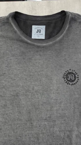Duas camisetas , superdry e jab
