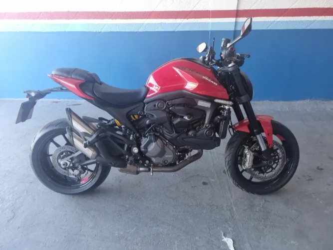 Ducati monster ano 2023