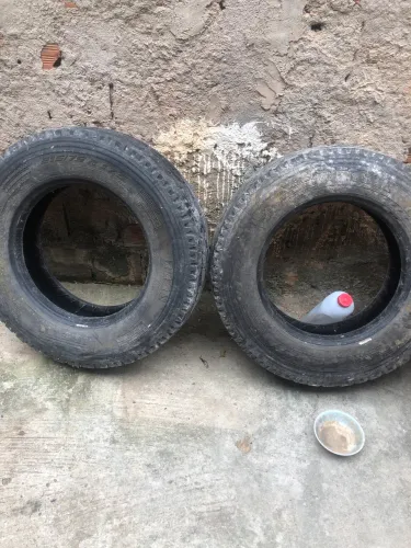 Pneu PIRELLI 215 - 75 R 17.5
