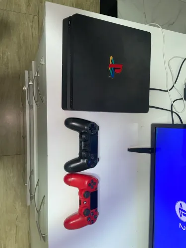 PS4 Slim + 2 Controles 1 com Drift | Ótimo Estado