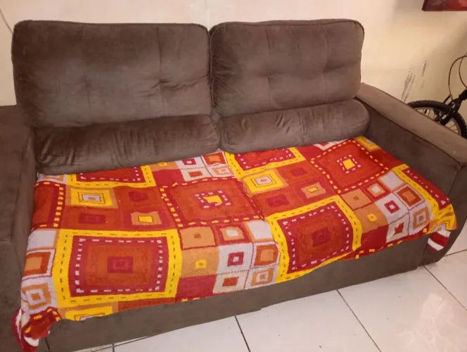 Vende-se um sofá semi novo por 250