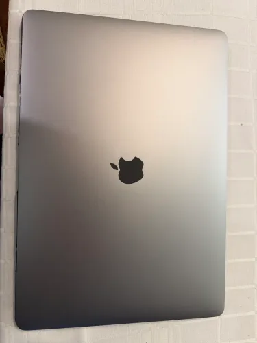MacBook Pro 15? 2017 - i7 16GB RAM 500GB SSD