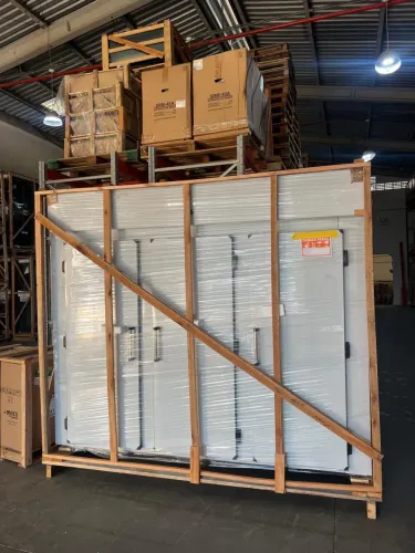 Mini câmera 2900 litros 3 portas para açougue com gancheira 