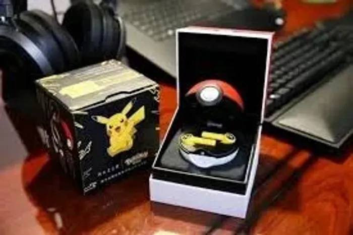 Fone Pokeball Razer LACRADO promoçao Otimo som e qualidade e ainda serve de enfeite