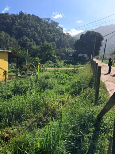 Terreno de esquina em Tinguá por apenas R$ 35 mil à vista
