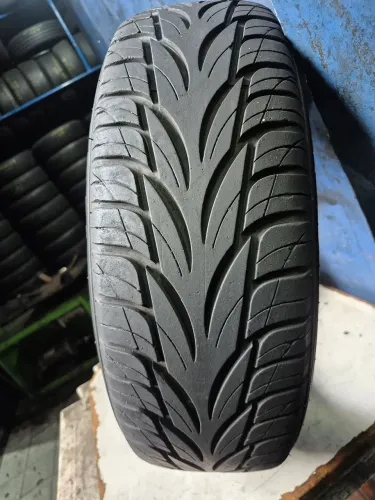 Pneu 175/65r14 en otimo estado