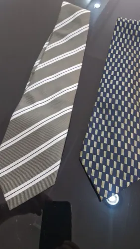02 gravatas. Verde e azul com detalhes. Marca mr tie . Estilo e apresentação.