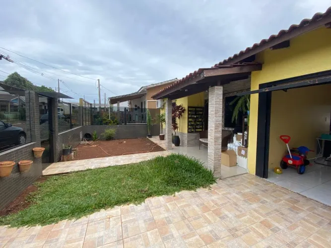 Ótima casa em alvenaria, com sobra de terreno no bairro Efapi!