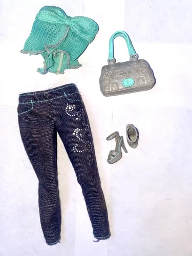 Roupinha Barbie de cartela Fashion Fever anos 2000