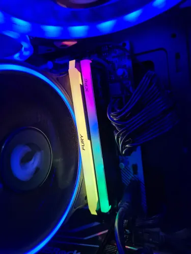 Ram 16Gb FURY BEAST 3200 RGB BARATO