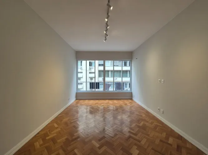 Apartamento à venda na Rua Tonelero, Copacabana, Rio de Janeiro - RJ
