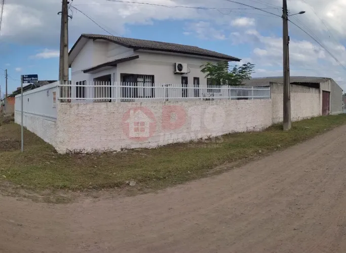 Casa de Alvenaria com Edicula na Praia do Golfinho em Balneário Arroio do Silva - SC