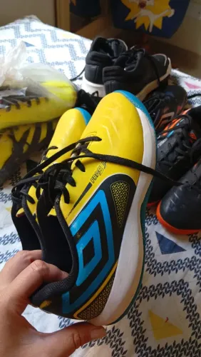Umbro Pro5 Jr n°36, R$ 90,00.
