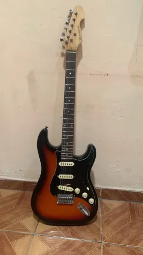 Guitarra Michael Strato Sunburst GM217- Elétrica nova - Cordas novas - 100 %