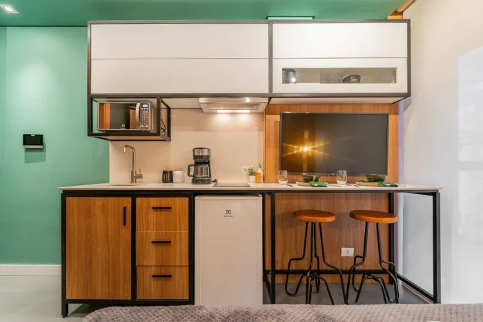 Studio mobiliado e equipado no Bigorrilho pronto para locação