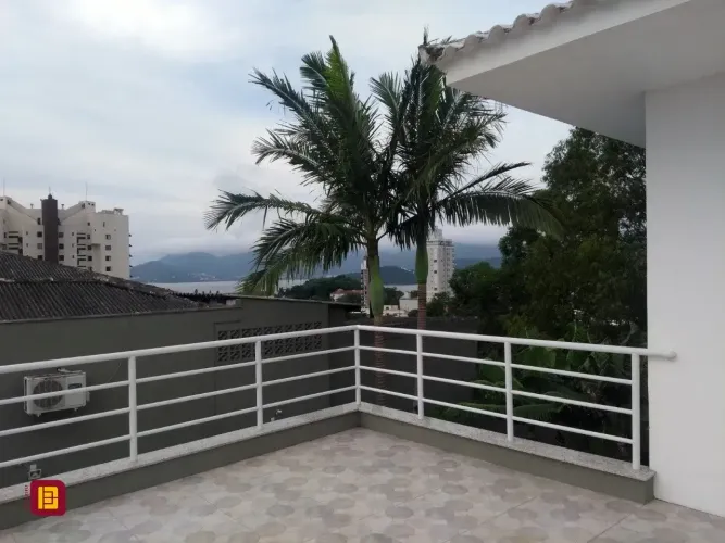 Oportunidade Casa de 2 dormitórios financiável a venda na Agronômica Florianópolis/SC