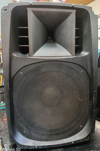 Vendo uma caixa de som