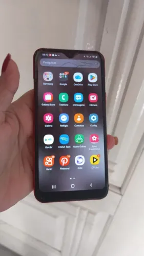 Celular Galaxy a01 32 GB com tela trincada mas nada impede de usar, sem carregador 