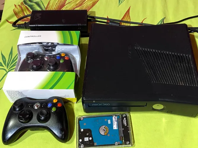 Xbox 360 desbloqueado com HD EXTERNO e controle na caixa