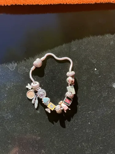 Bracelete Pandora com berloques