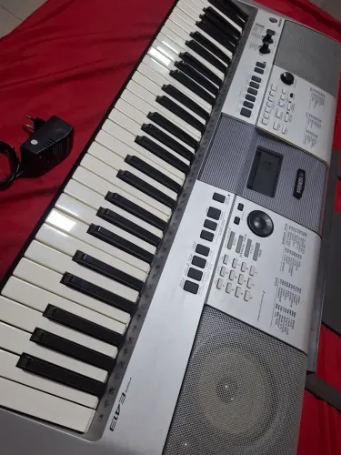 Teclado Yamaha E413