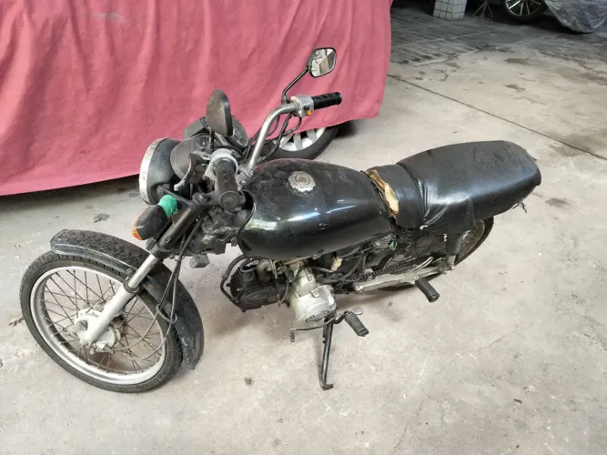 Vendo uma Dafra super 100 com documento único dono.