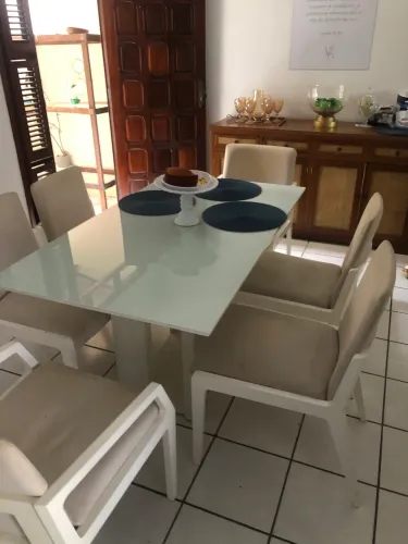 Mesa de jantar laqueada c/ vidro