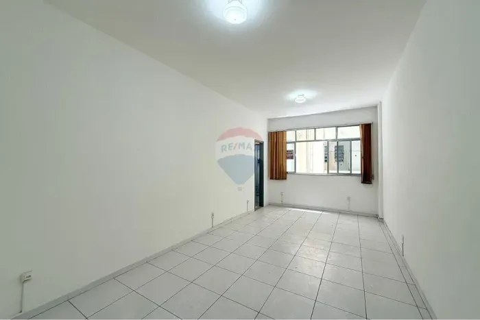 Kitnet à Venda, com 28m², por R$ 150.000,00, no Estácio, na Rua Haddock Lobo, RJ.