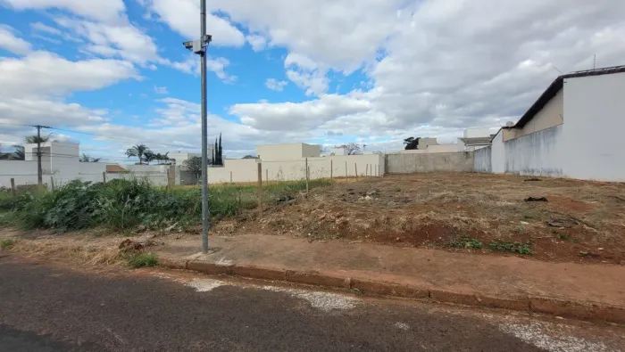 Terreno à venda no bairro Itapema Sul em Uberlândia