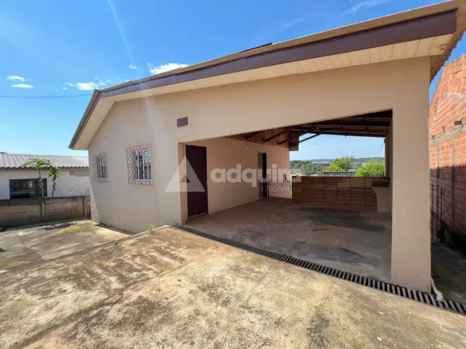 Casa com terreno amplo no Cara-Cara