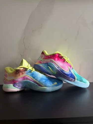 Tênis LeBron 22