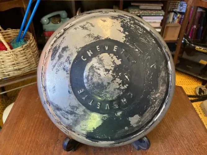 Calota em metal do antigo Chevette, anos 70