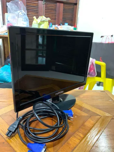 Vendo monitor de 15 polegadas hdmi e vga funcionando perfeitamente
