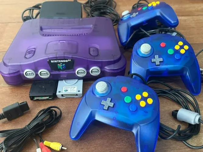 Nintendo 64 Roxo reshell em perfeito Estado + 3 Controles + 4 Extensores + Controler Pak